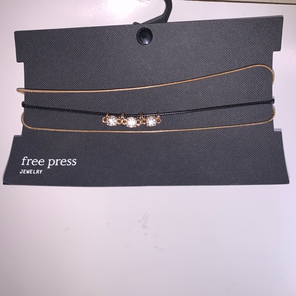 🆕 Free Press Choker Set